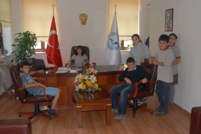 Öğrencilerin soruları Kaymakamı terletti
