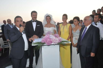 Evlenmek için Kuşadası’nı tercih ettiler