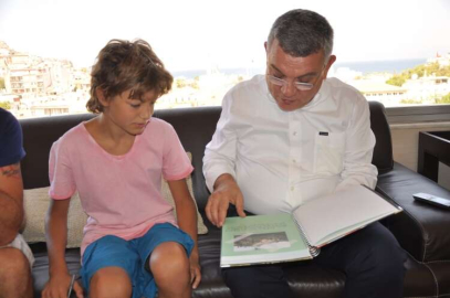 Ortaokul öğrencisinden Atatürk Kitabı