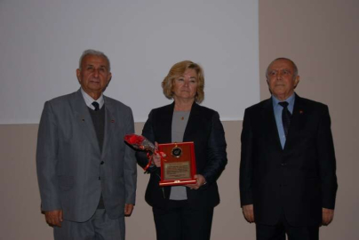 ÇYDD’den bağışçılara plaket