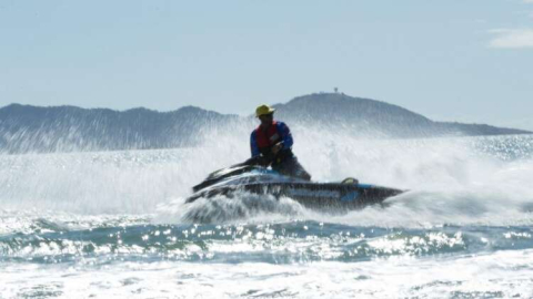 KUŞADASI NDAN JET SKİ İLE  İHANETE  KAÇTI  