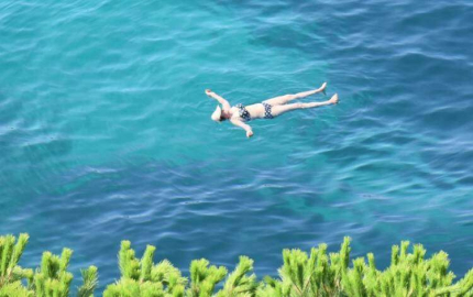 Kuşadası'nda deniz keyfine devam