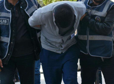 Kasa hırsızı havuzda yakalandı