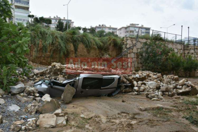 Arabanın üstüne devrildi