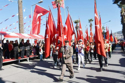 On binler Cumhuriyet için  yürüdü