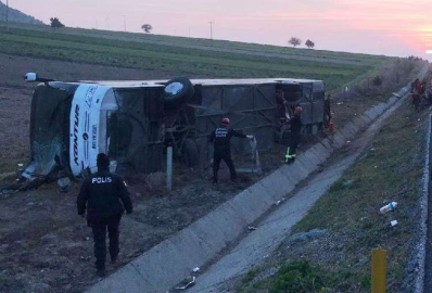 Kuşadası’na gelen otobüs kaza yaptı