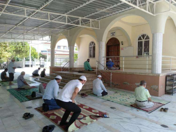Müftüden camiye para yok, restorana var  