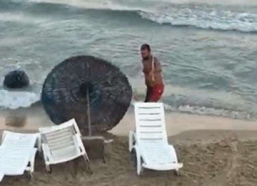 Plaj vandalı hastaneye sevk edildi