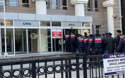 Kuşadası'nda 8’i FETÖ/PDY üyesi 48 kişi kurtarıldı