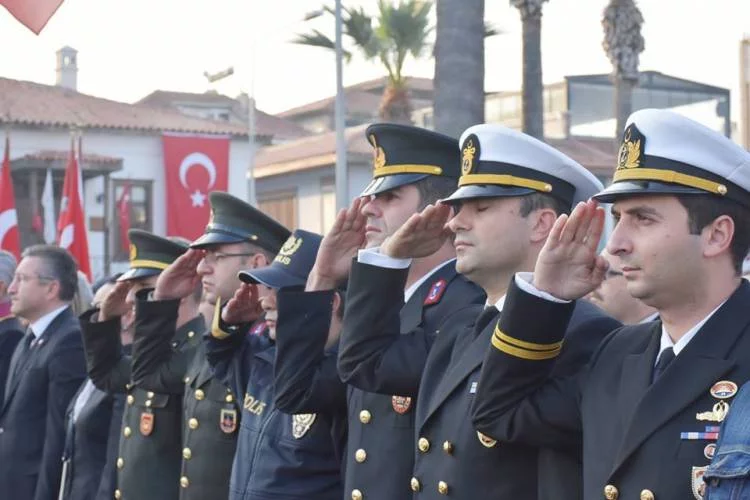 Atatürk Kuşadası'nda  anıldı 