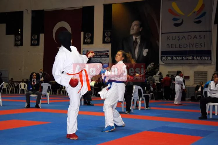 Türkiye Karate Şampiyonası Kuşadası'nda 
