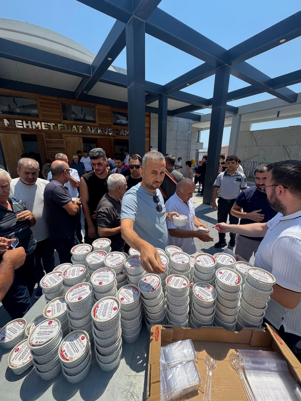 MHP’nin aşure hayrına ilgi